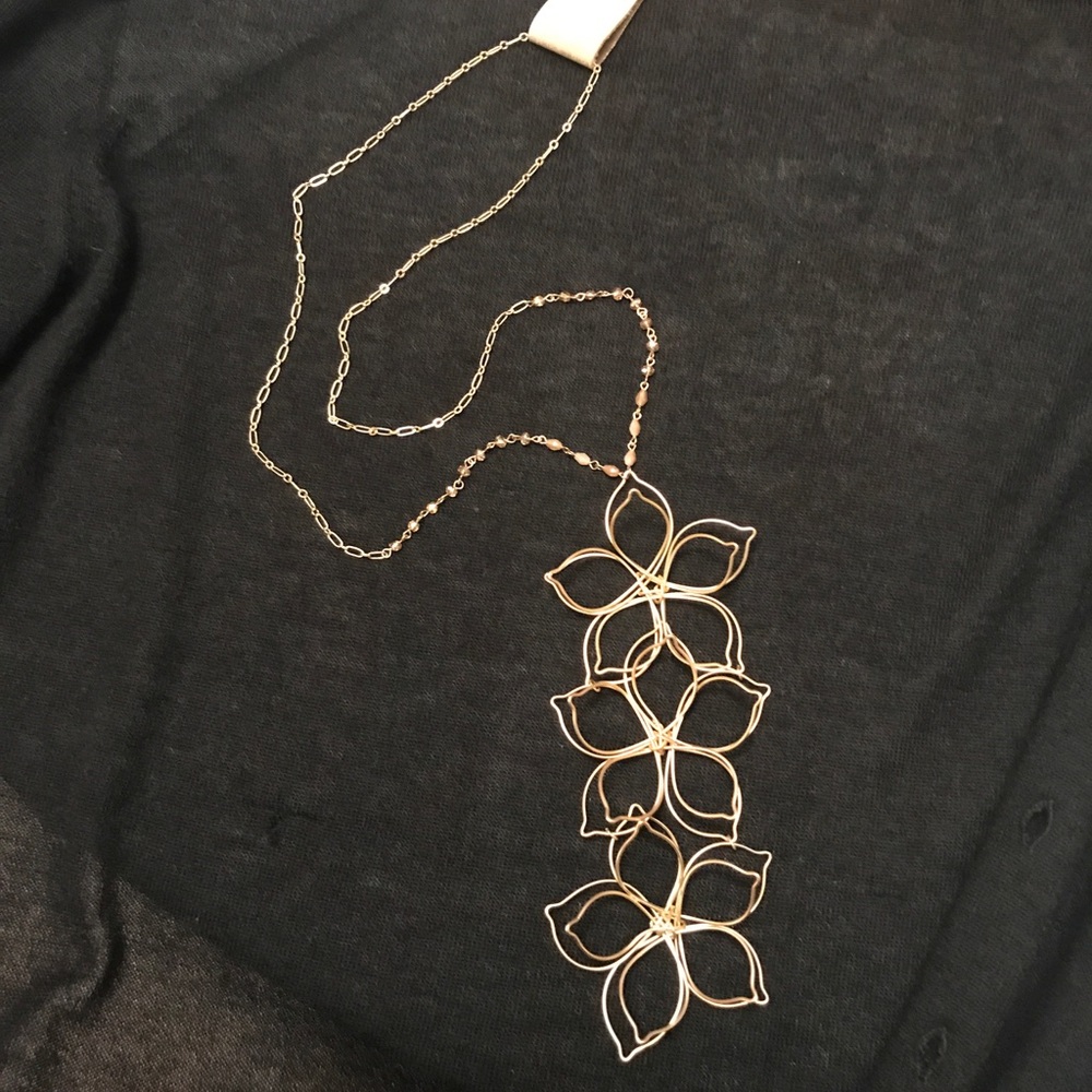 NEW Anthropologie necklace ...beautiful flowers!
